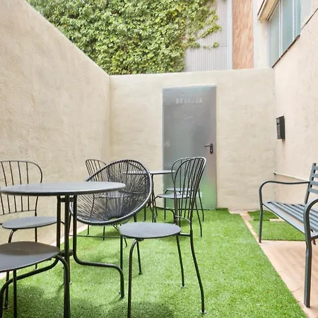 Casa Barcelo Camp Nou Barcelona Hostel *