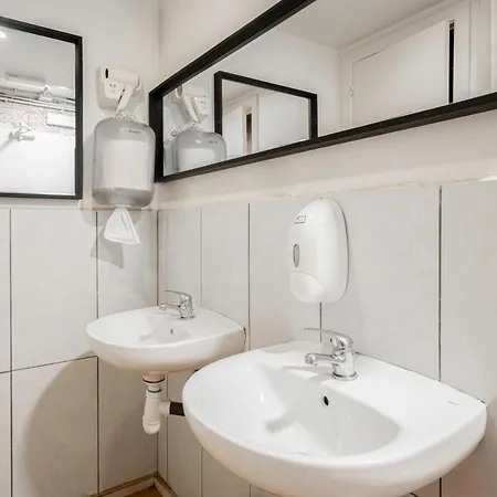 Hostel Casa Barcelo Camp Nou Barcelona