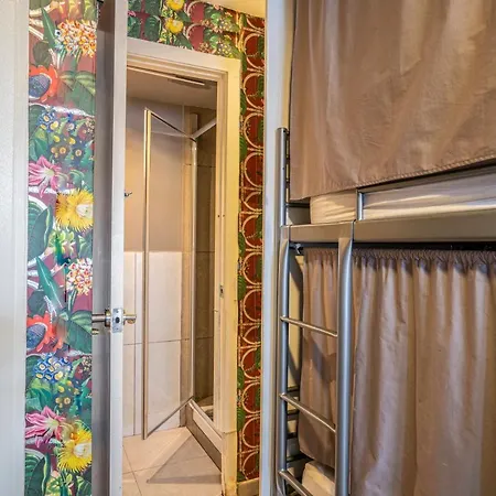 Hostel Casa Barcelo Camp Nou Barcelona *