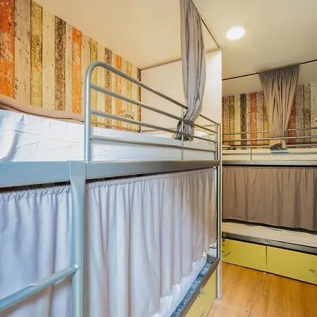 Hostel Casa Barcelo Camp Nou Barcelona *