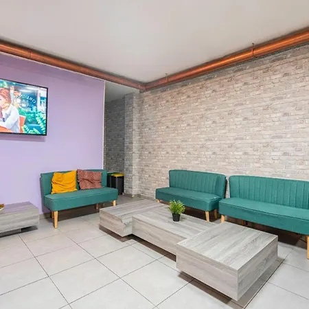 Hostel Casa Barcelo Camp Nou Barcelona *