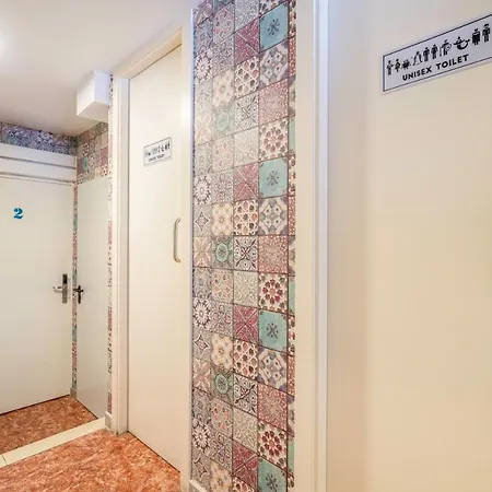 Hostel Casa Barcelo Camp Nou Barcelona *