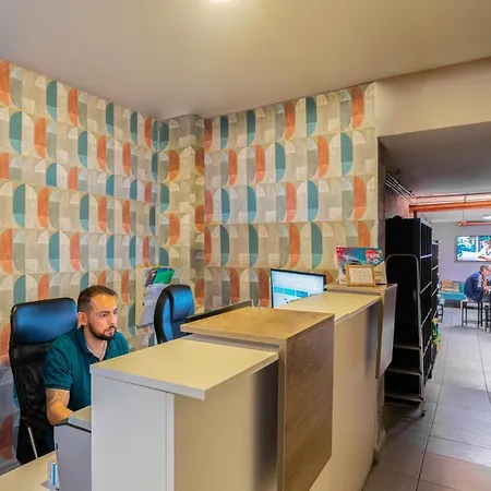 Casa Barcelo Camp Nou Barcelona Hostel *